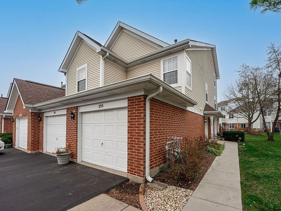 1st image of 255 Ashbury Ln W