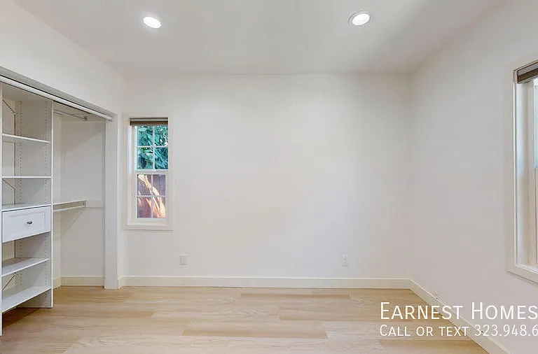 5844 Vesper Ave — Photo 10