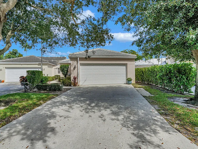 1022 Island Manor Dr — Photo 32