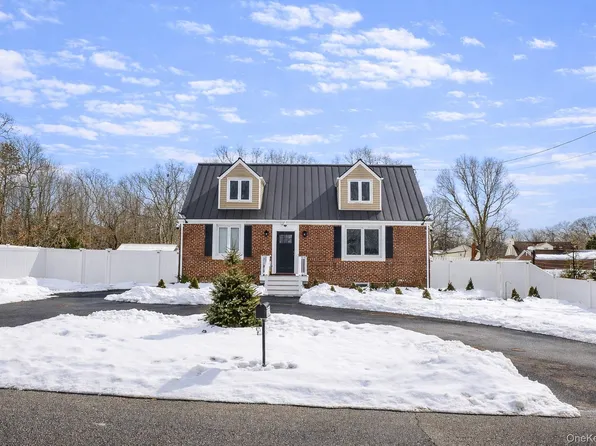 4 Riverside Avenue, Mastic Beach, NY 11951