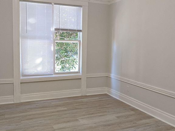 5th image of 900 Oak St #16