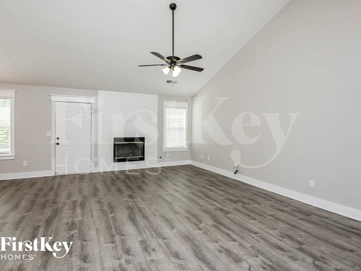 4 bed, 2.0 bath, 1908 sqft, $2,555 — Photo 2