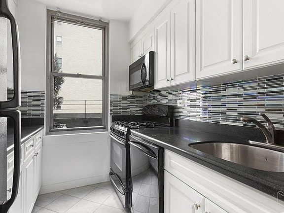 4th image of 65 W 55th St APT 11H