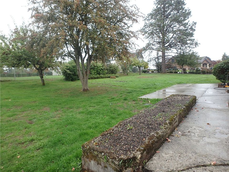 2nd image of 4817 Monta Vista Dr E
