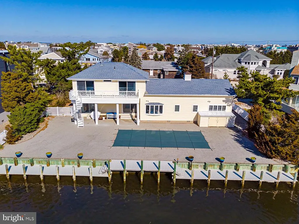 185 Nautilus Dr photo 1