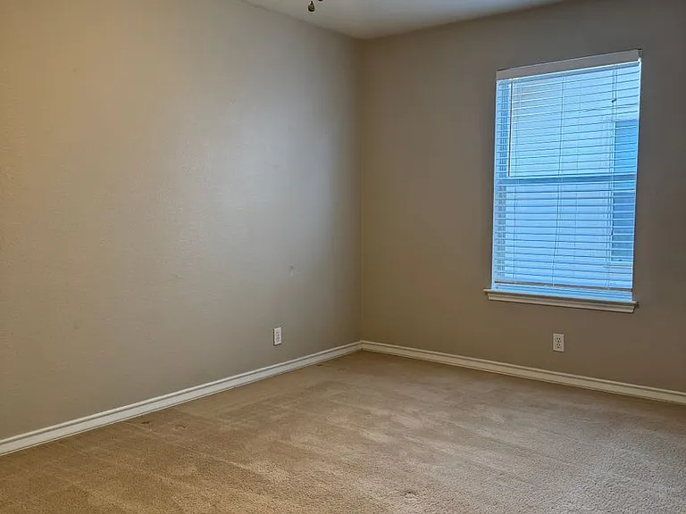 200 Sandstone Dr — Photo 9