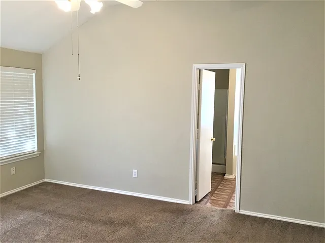 1009 Rock Springs Dr — Photo 7