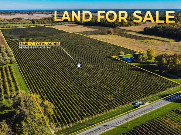 975 E Lemon Creek Rd, Berrien Springs, MI 49103