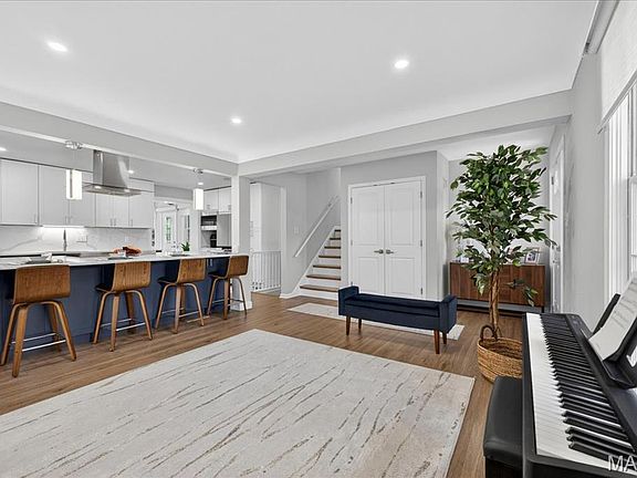 3rd image of 8 Clerbrook Ln