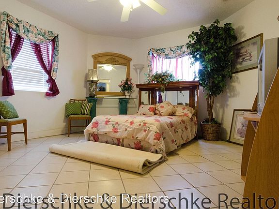 3rd image of 109 E Twohig Ave APT 4