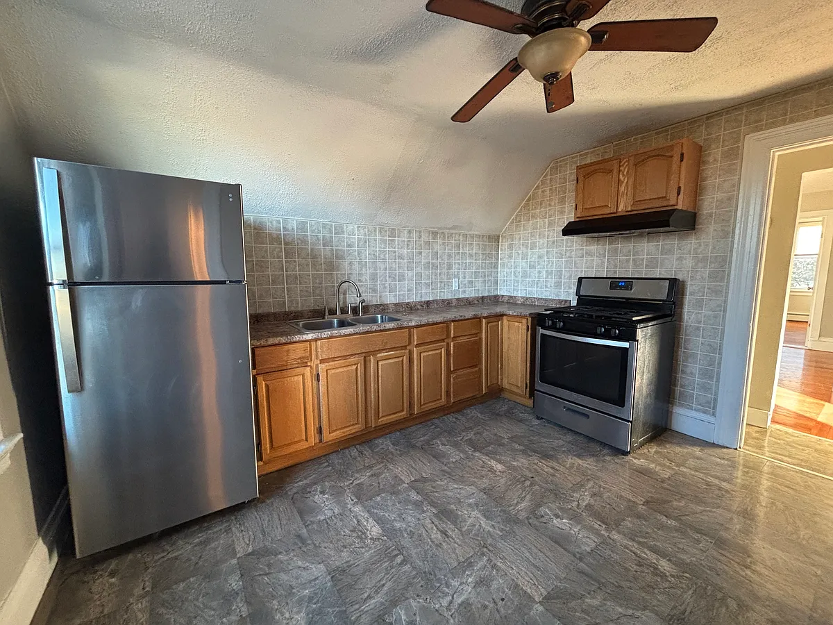 Building Photo - 109 Grand Ave #3