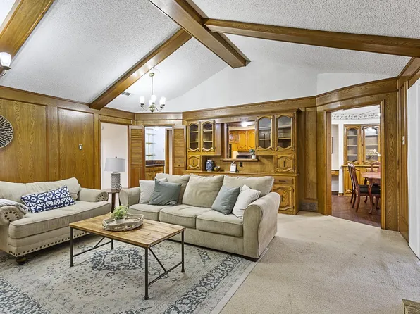 1424 Grand Teton Dr, Desoto, TX 75115