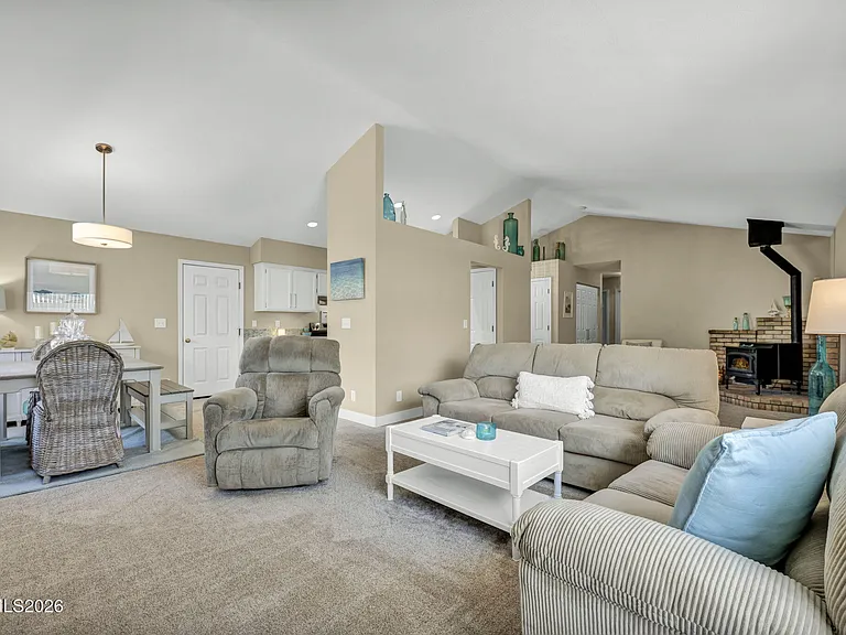 1331 Victoria Dr — Photo 15