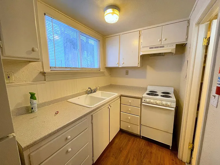1335 Hyder St — Photo 38