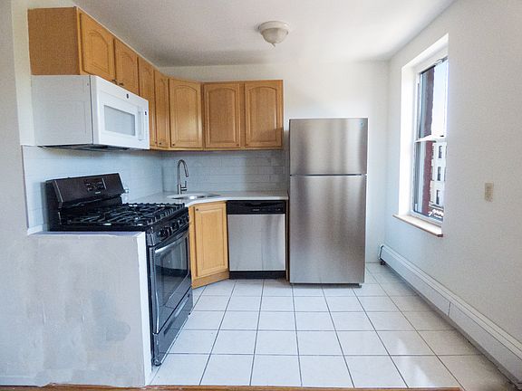 2nd image of 482 5th Ave APT 3