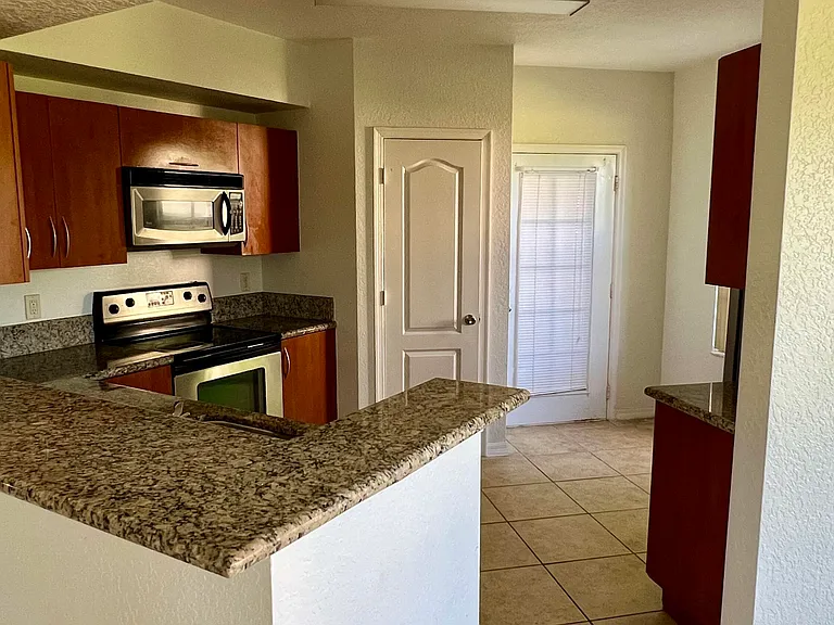 136 SW Peacock Blvd #19-104 — Photo 3