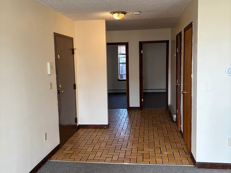 180 Madison Ave #2 — Photo 6