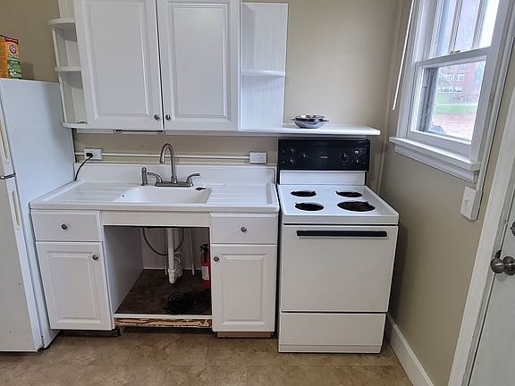 3rd image of 1912 Birchmont Dr NE #D