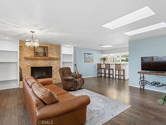 3rd image of 2410 Langton St