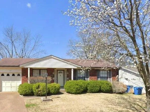 1461 Friar Tuck Ln, Saint Louis, MO 63125