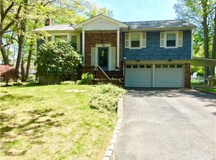 26 Del Pl, Hauppauge, NY 11788