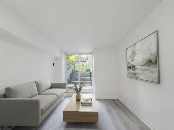 181 Gerrard St E, Toronto, ON