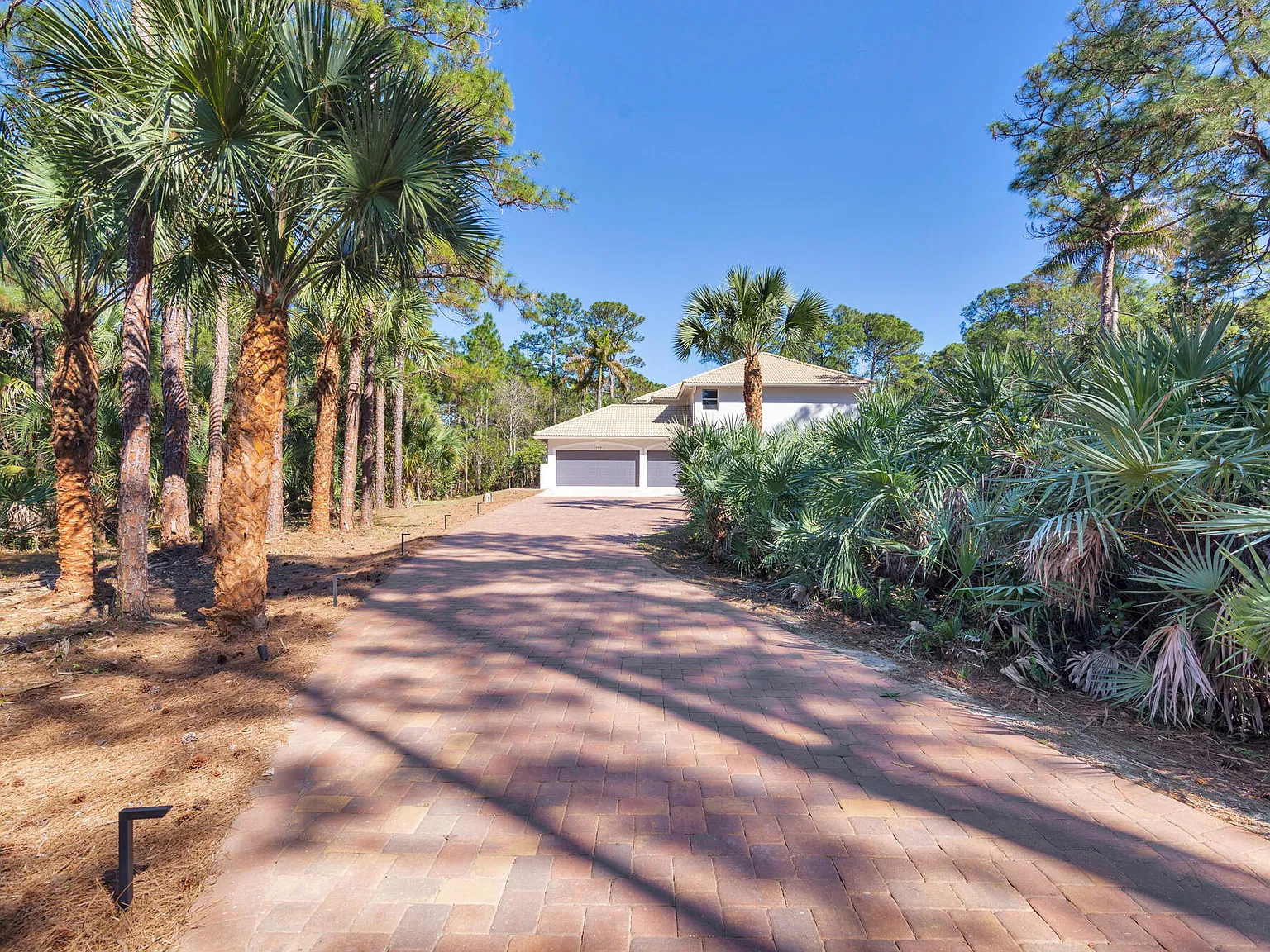 4 bed, 3.5 bath, 3500 sqft, $8,500 — Photo 1