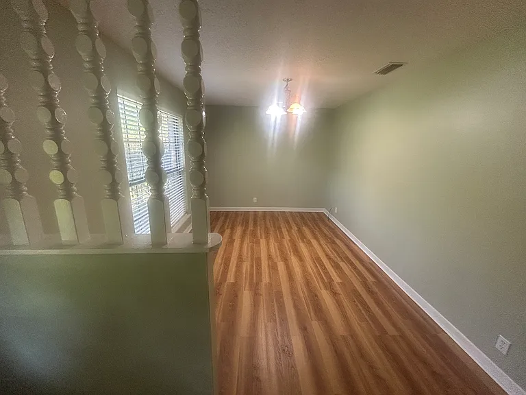 225 Denise Ln — Photo 4