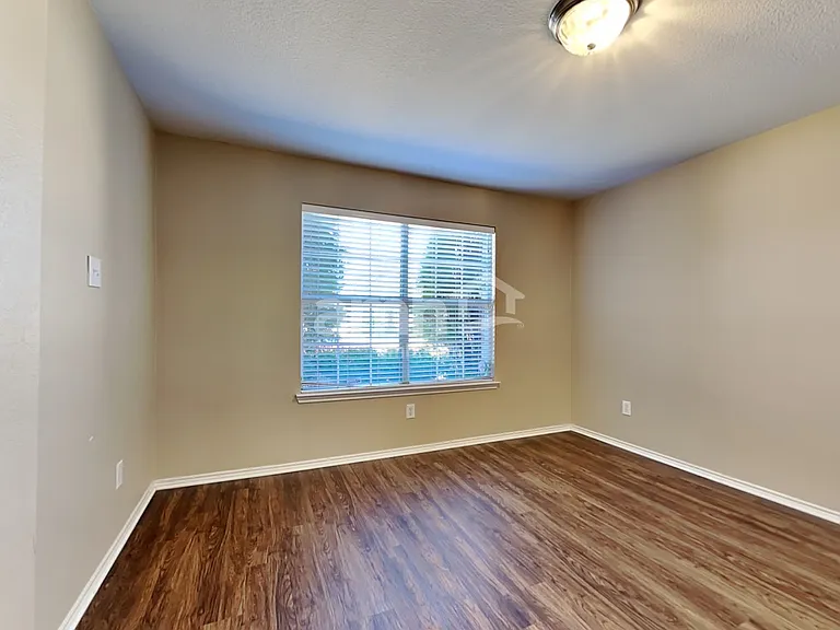 729 Redwing Dr — Photo 7