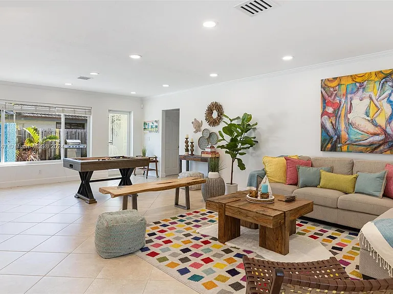 290 Tropic Dr — Photo 9