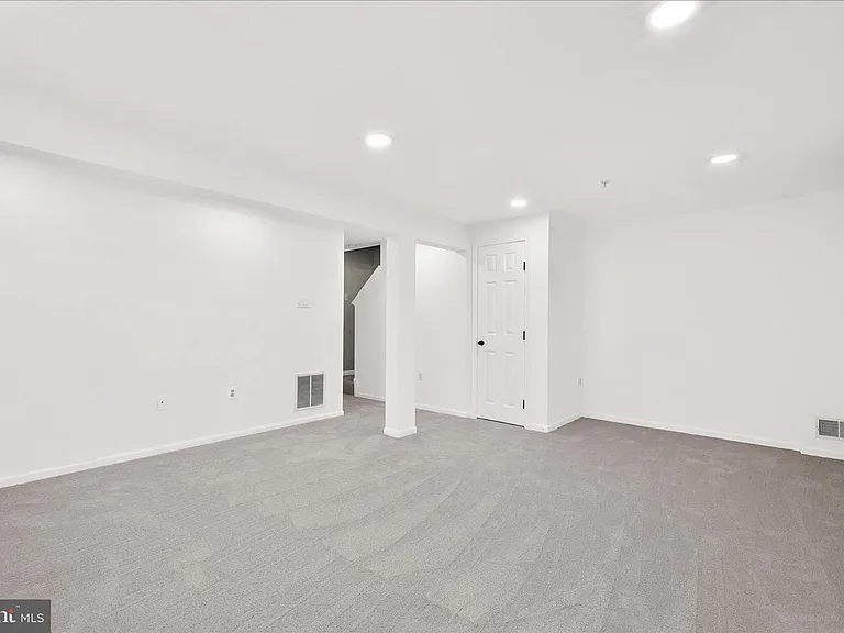 577 Quaker Ridge Ct — Photo 23