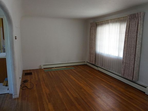 2nd image of 2909 Santa Monica Ave SE
