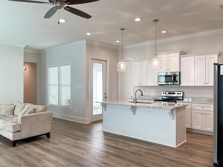 230 Alpine Dr — Photo 4
