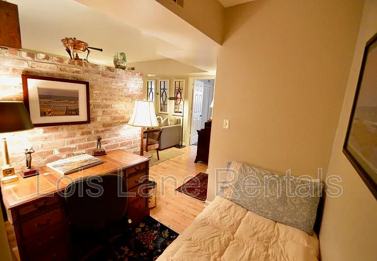 55 Ashley Ave #4 — Photo 6