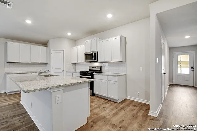 14042 Mudstone St — Photo 5