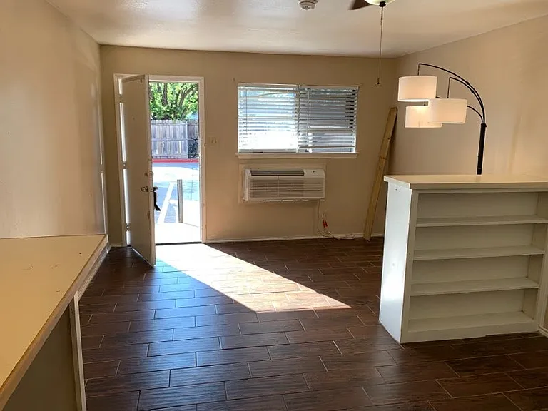 205 Morgan Pl #111 — Photo 2