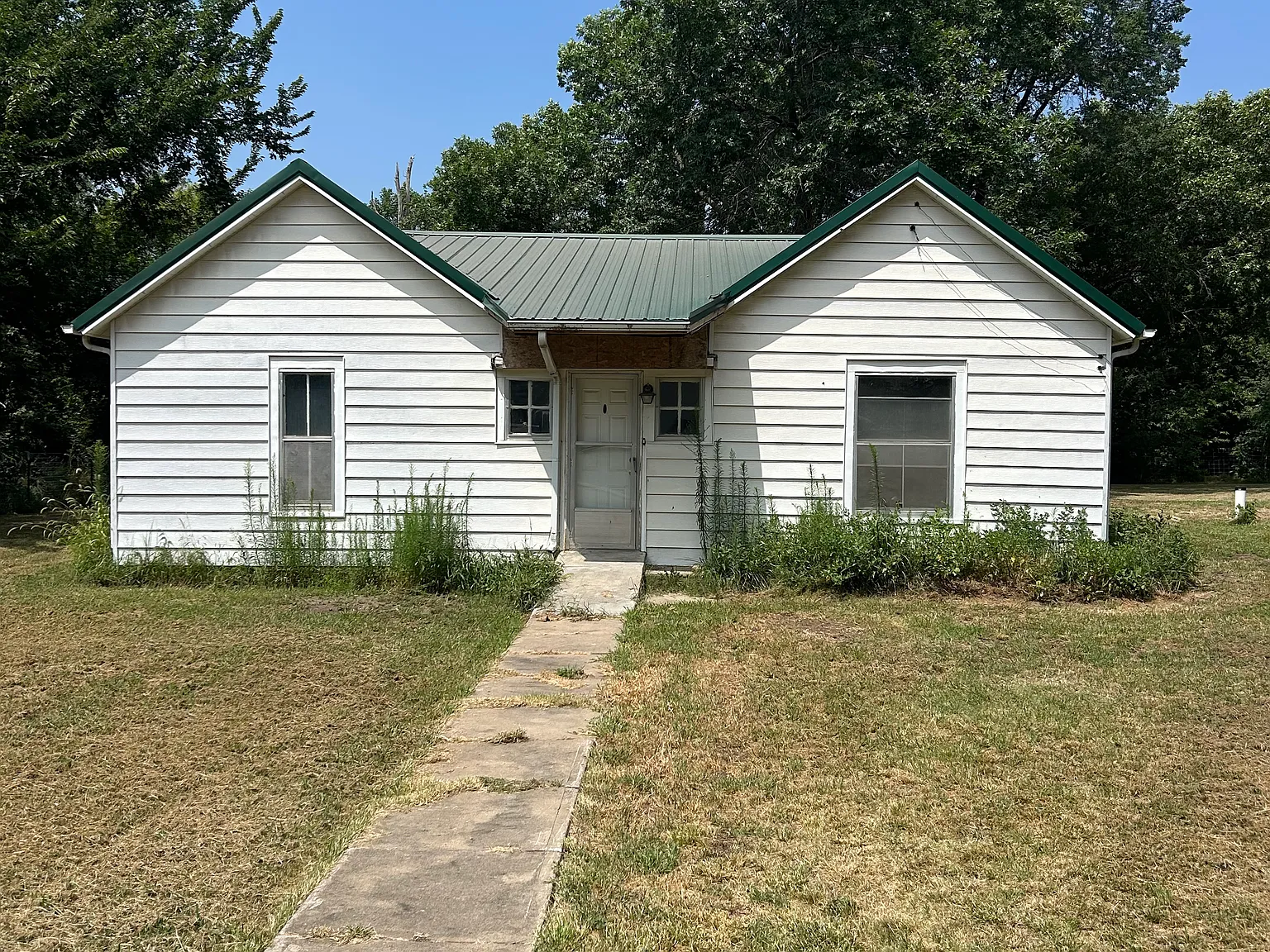 3 bed, 904 sqft, $950 — Photo 1