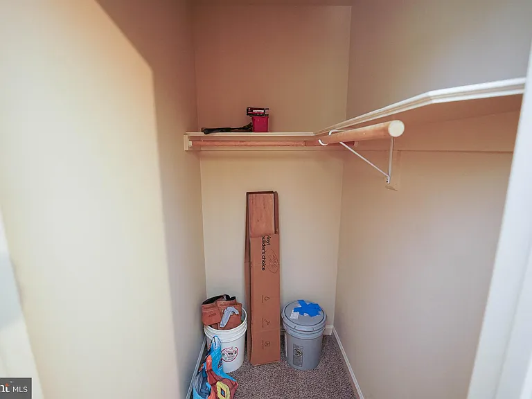 935 Queen Ave — Photo 24