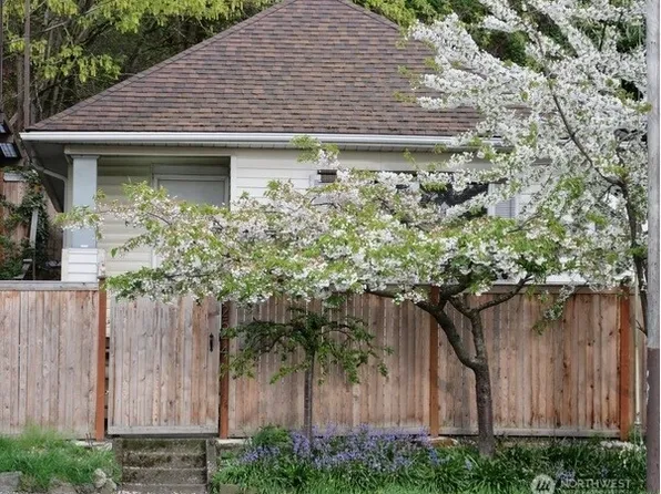 2544 15th Avenue W, Seattle, WA 98119