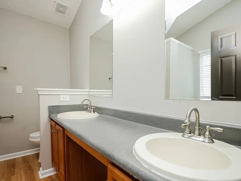 7065 Springgrove Ct — Photo 10