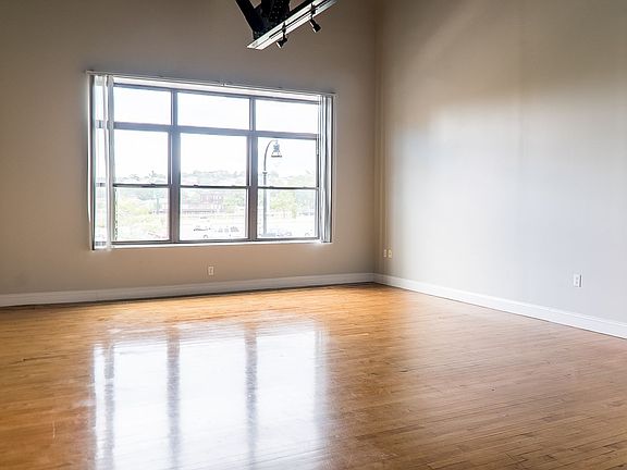 3rd image of 26 Portland St #136