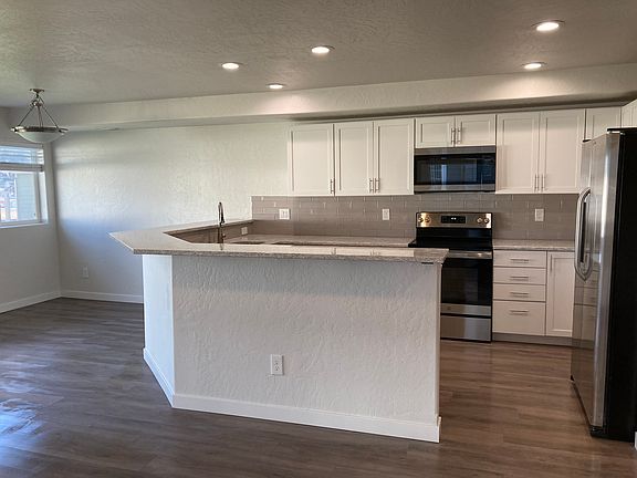 Soft close cabinets and drawers. SilencePlus Bosch dishwasher. Brand new microwave.