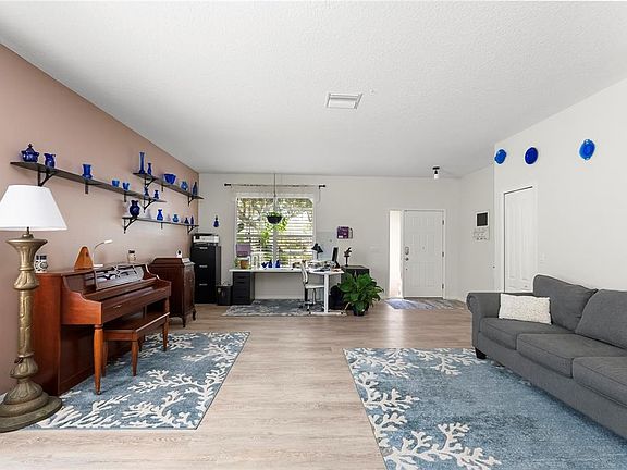 3rd image of 8121 BRINEGAR CIRCLE