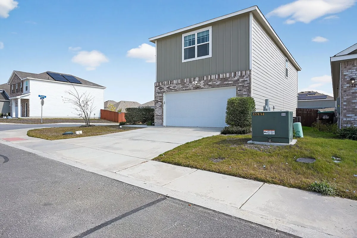 Building Photo - 12879 Cygnus