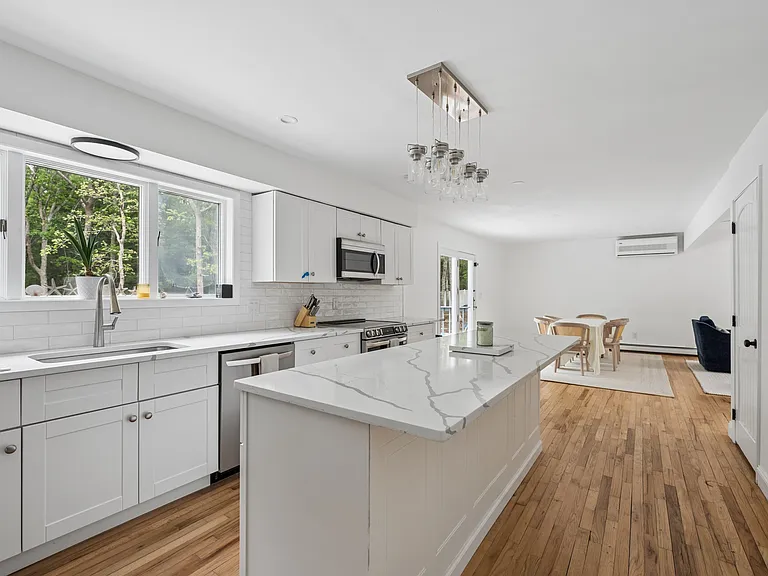 43 Montauk Ave — Photo 11