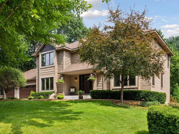 13760 Duluth Dr, Apple Valley, MN 55124