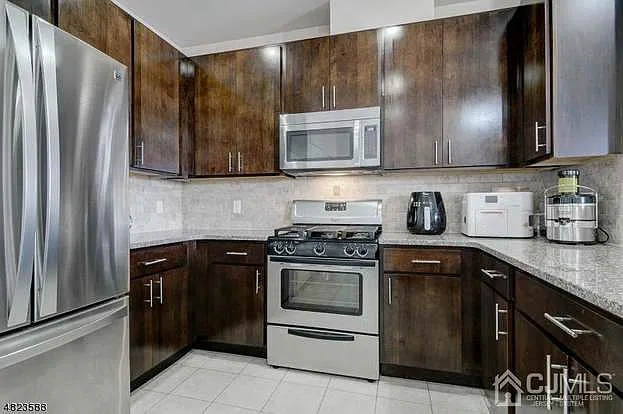 331 Pond Ln — Photo 64