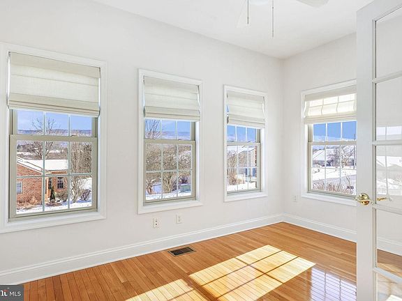 3rd image of 207 Donna Dr