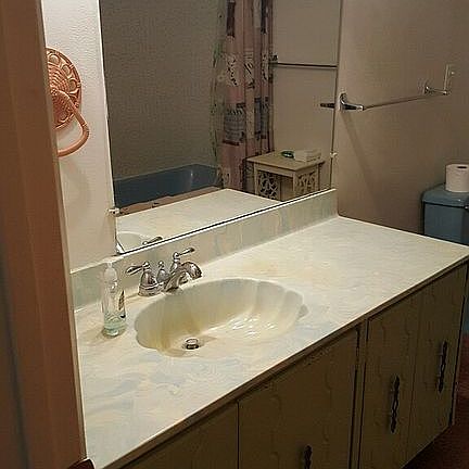 5th image of 360 Chapman Dr W