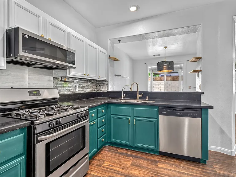 1303 Pecan Tree Ct — Photo 10